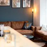 Stylish Central Flat, Steps To Beach Apartment