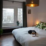Stylish Central Flat, Steps To Beach *