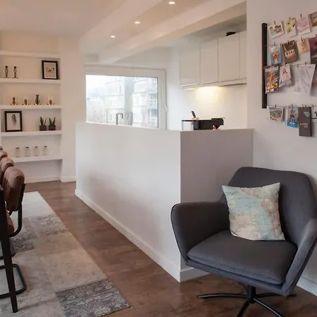 Stylish Flat, Steps To 아파트 오스텐드