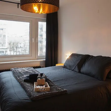 Apartment Stylish Central Flat, Steps To Beach Ostend