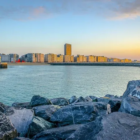 Stylish Central Flat, Steps To Beach דירה