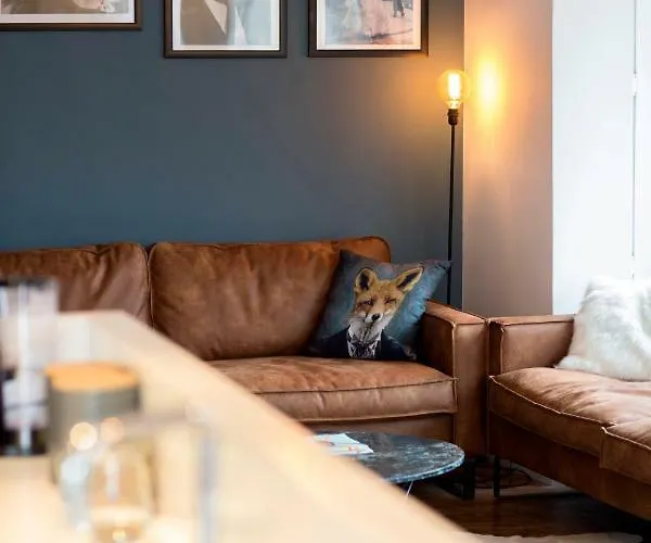 Stylish Central Flat, Steps To Beach דירה