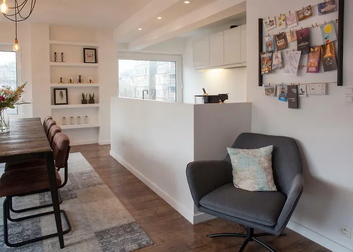 Stylish Central Flat, Steps To Beach דירה