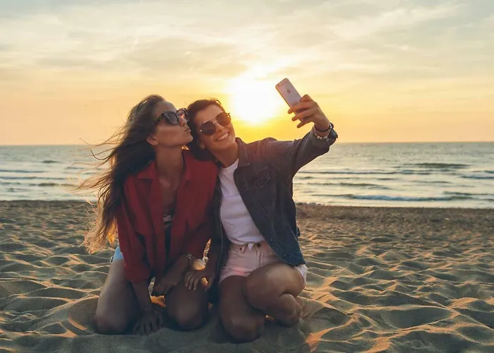 Stylish Central Flat, Steps To Beach דירה